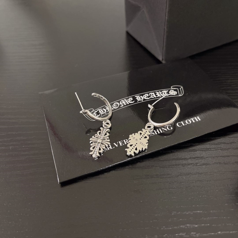 Ch**me He**ts earrings